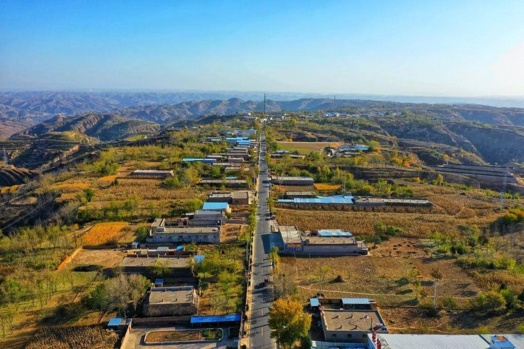 target="_blank" href="/item/吴堡县/4612920" data-le