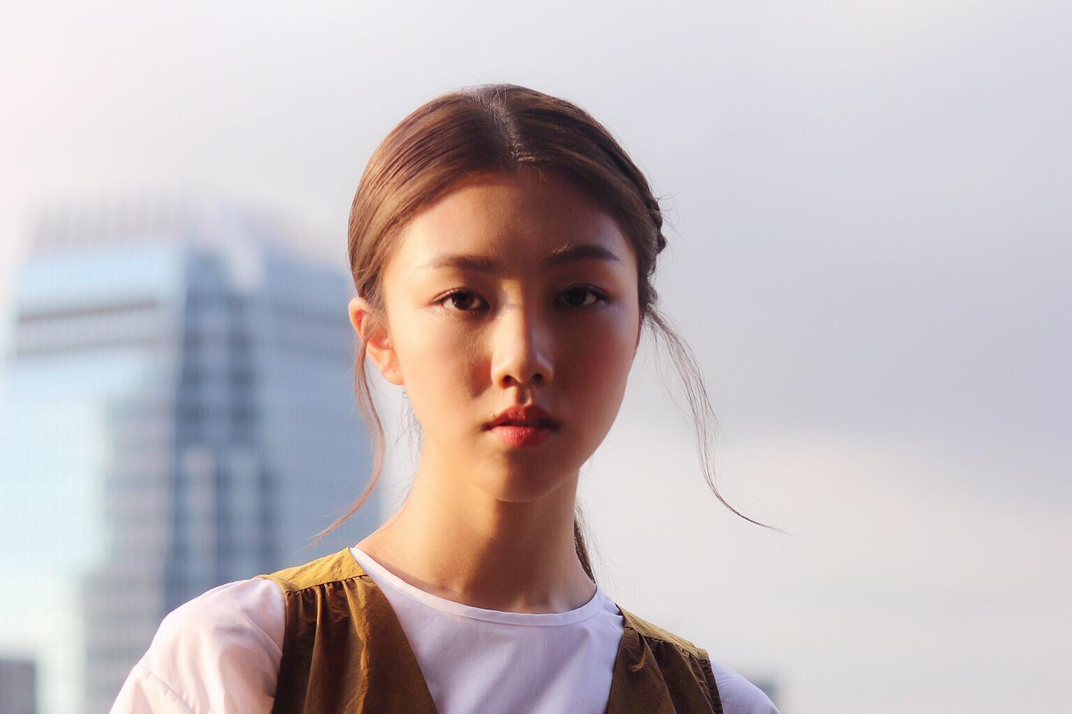  p>颜卓灵( i>cherry ngan /i>),1993年12月27日出生于香港,中国香港