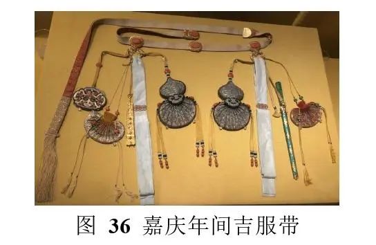 《甄嬛传》皇帝身上为什么挂那么多香囊？_百科TA说