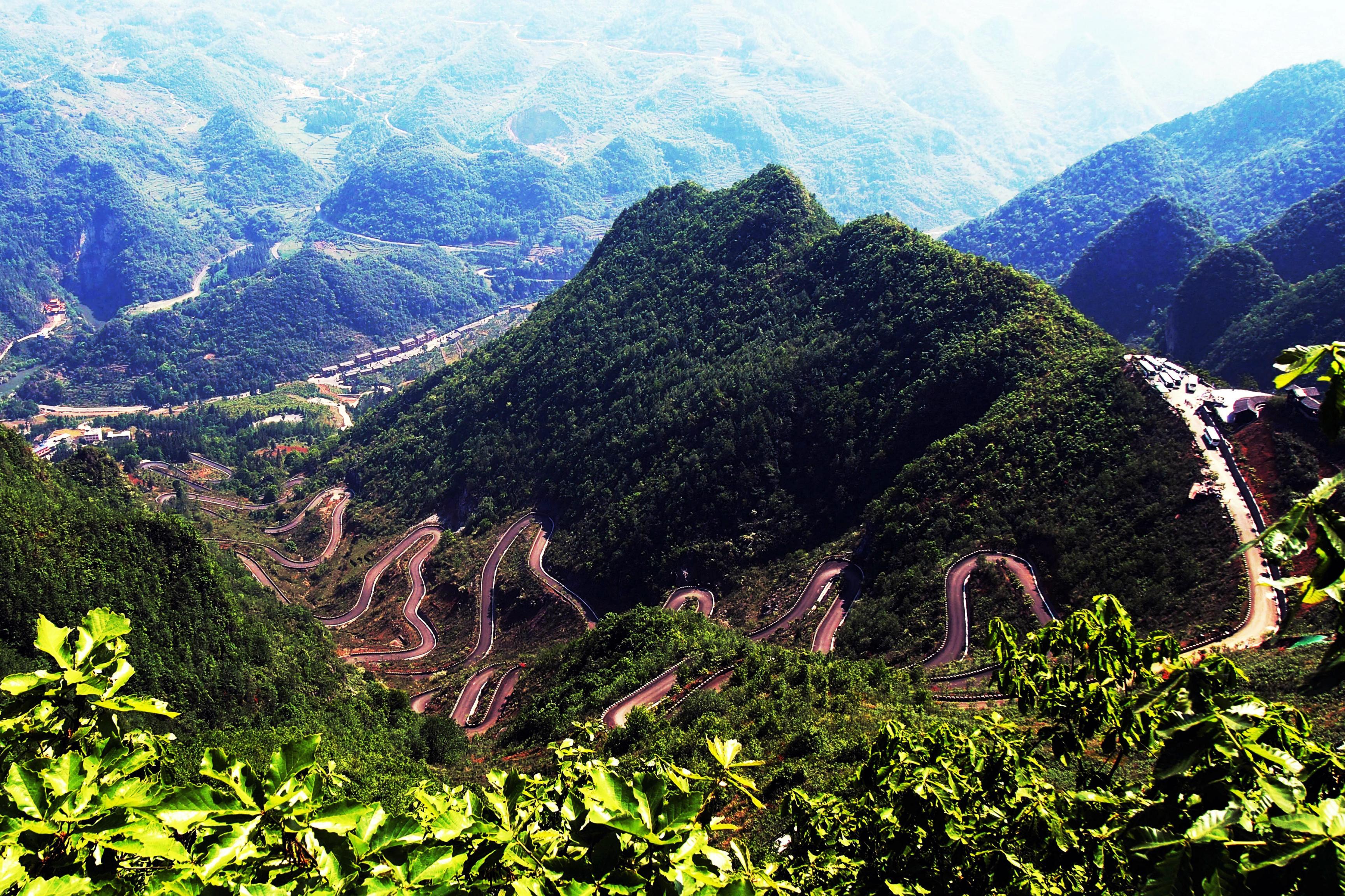  p data-id="gnx3dliih5">娘娘山是位于贵州省六盘水市盘州市境内的