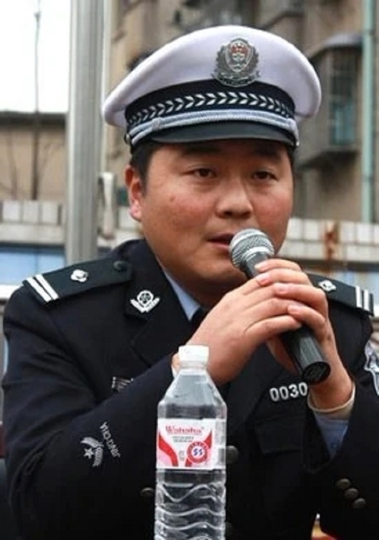  /p> p>现任贵定县委常委,政法委书记,公安局长. /p>