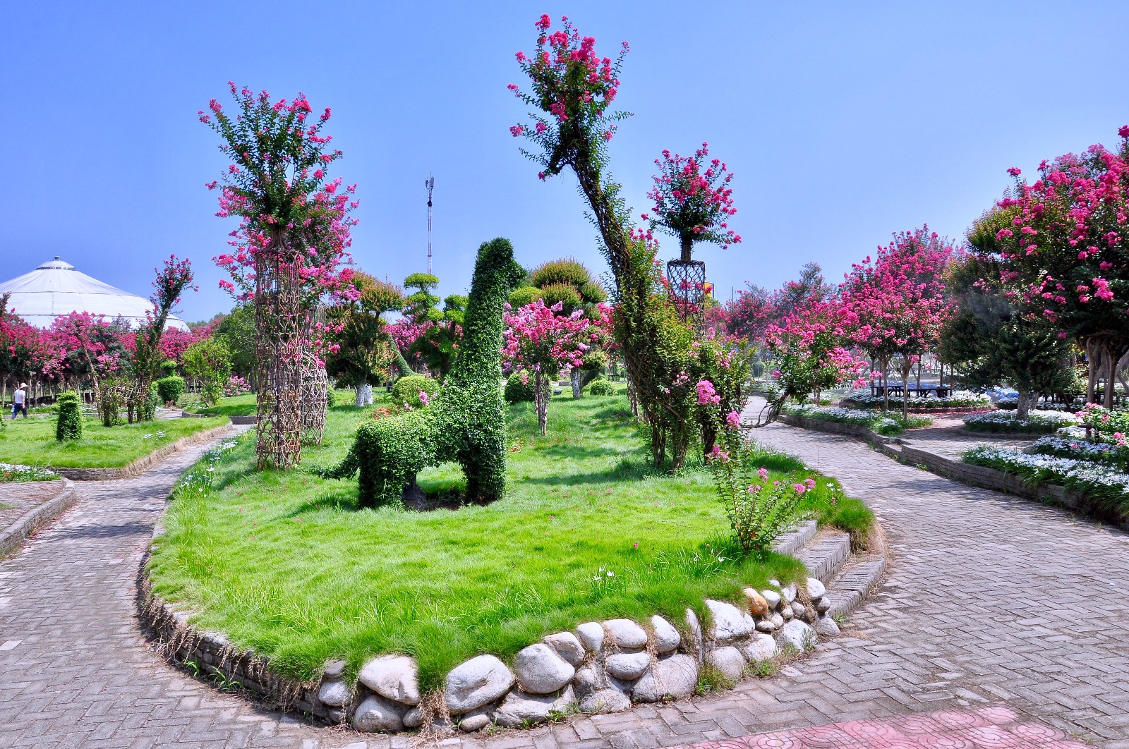  p>武汉紫薇都市田园景区坐落于武汉市新洲区仓埠古镇紫薇岭.