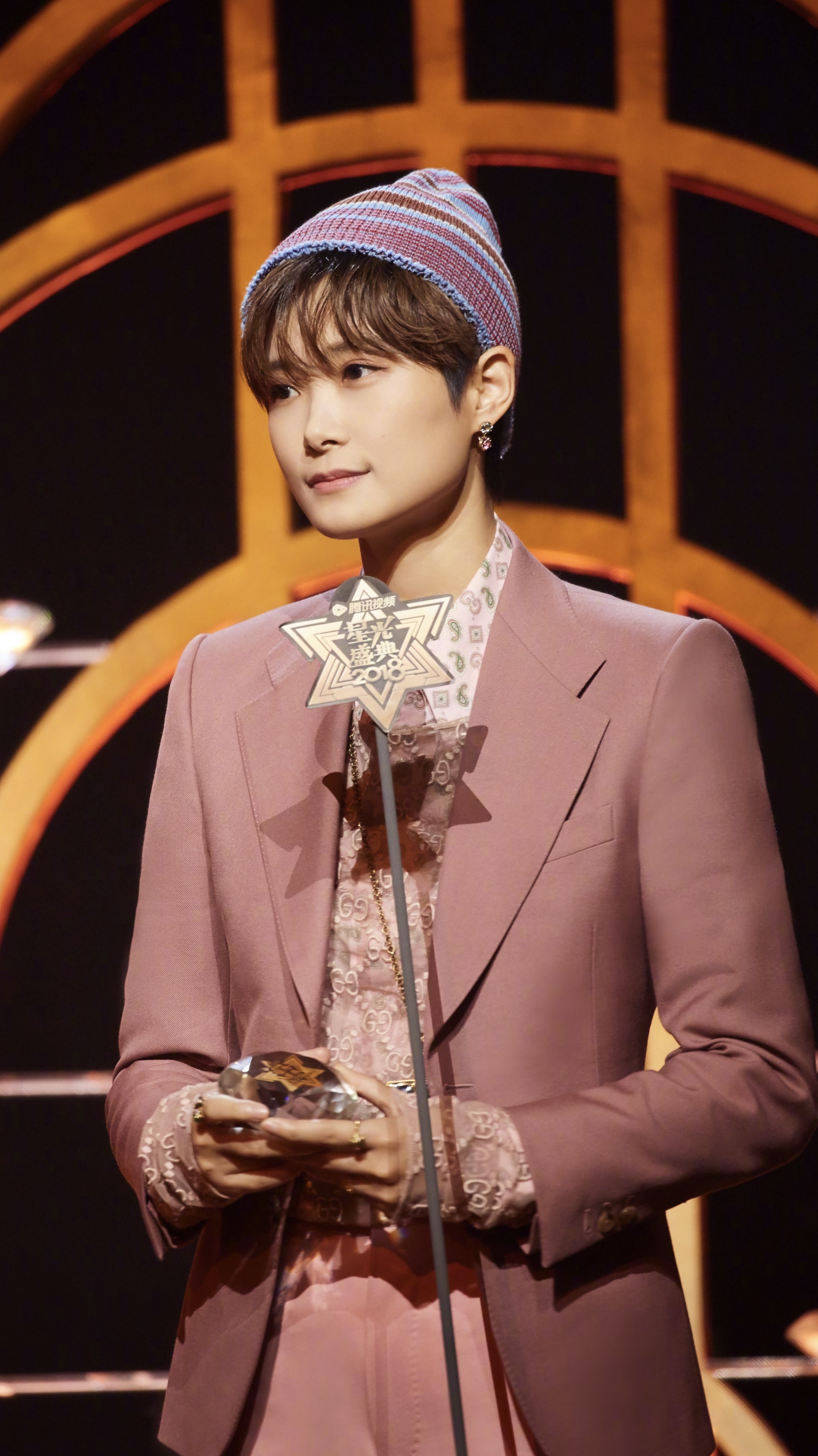  p>李宇春(chris lee),1984年3月10日出生于成都,中国流行女歌手,演员