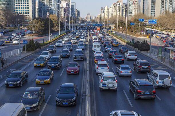 data-id="gnwicoj0z0">机动车辆,是指以动力装置驱动或者牵引,上道路