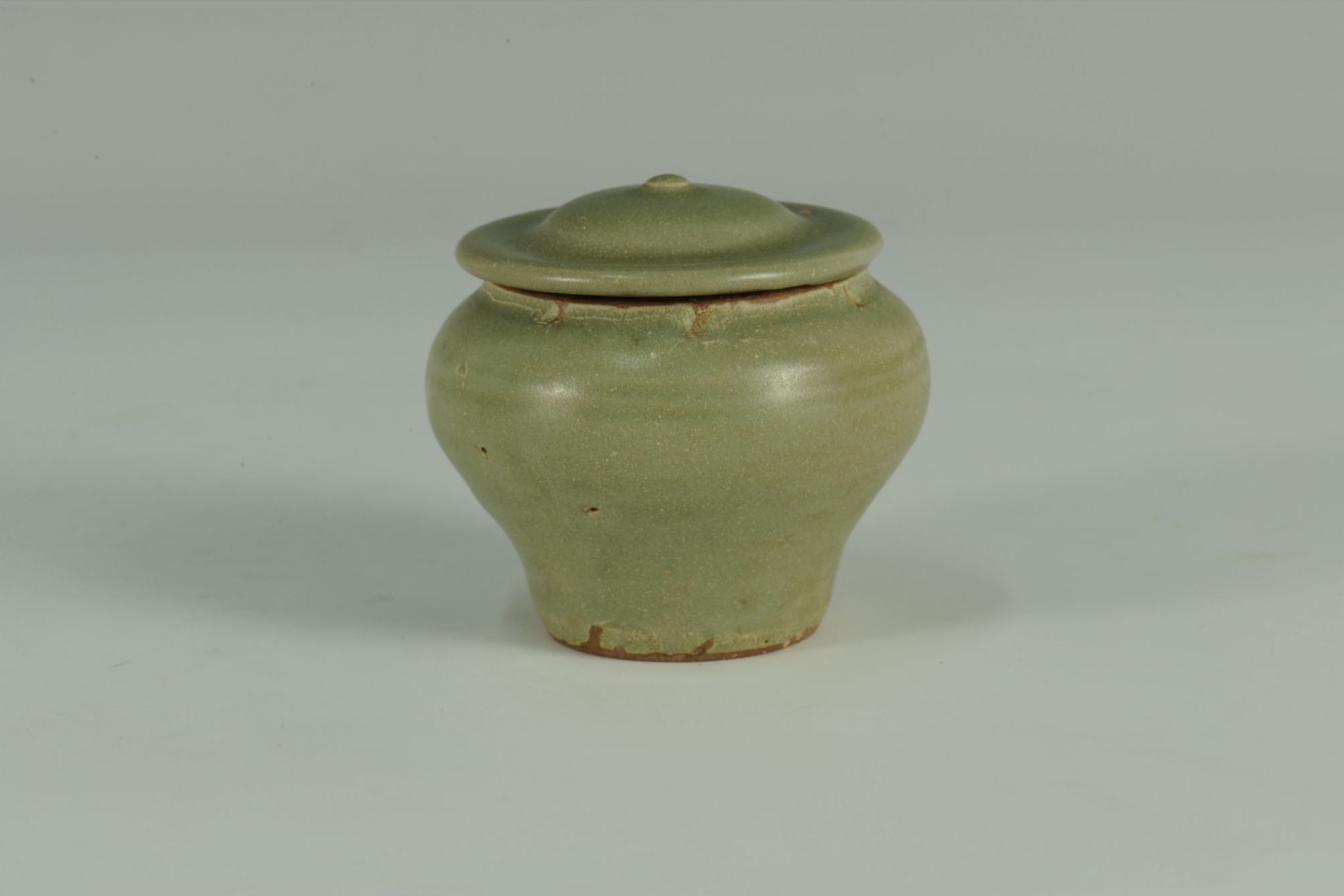 元代龙泉窑青釉盖罐