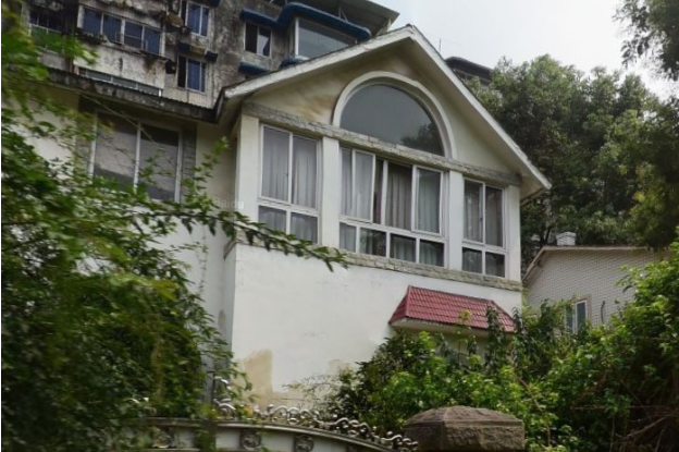  p>中央花园沿河别墅位于成都市武侯五大花园,由无开发商建成,共计