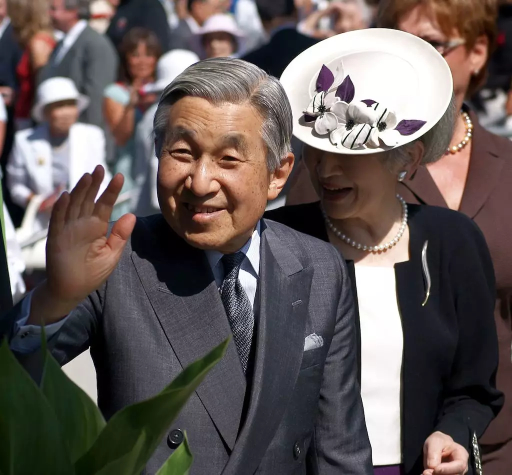 明仁天皇小传：“万世一系”的第125代日本_百科TA说