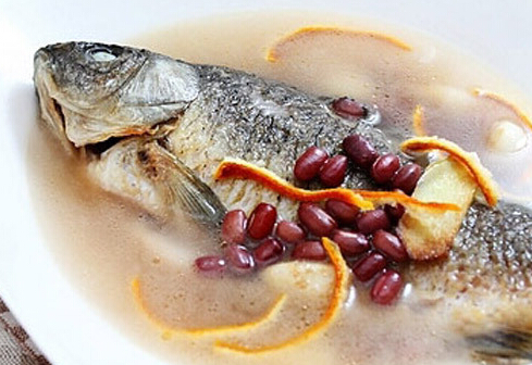  p>赤小豆鲫鱼汤是以赤小豆,鲫鱼为主要材料制作的药膳. /p>