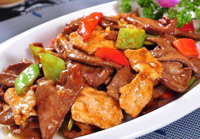  p data-id="gnywtw9xsa">爆三样属于中国特色名菜,属于鲁菜,是一道以