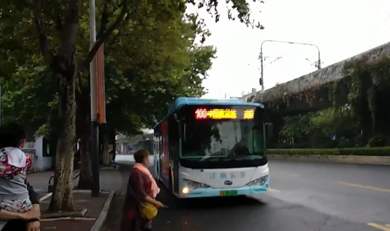  p>南京公交100路隶属于 a href="#" data-lemmaid="20056153">南京