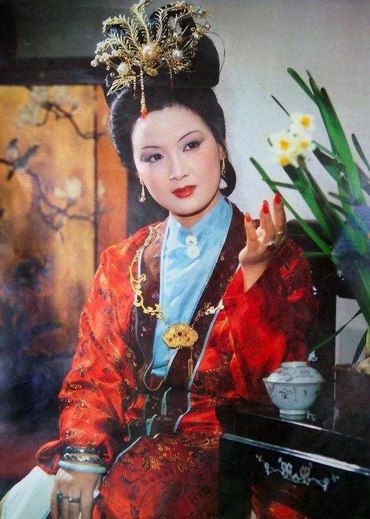 璎珞是啥？印度的舶来品，充满佛性的项饰，如今在瓷器上随处可见_百科TA说