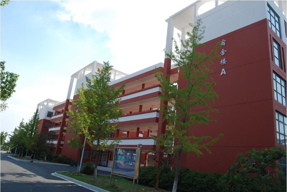 1 high school),简称"市一中",是由昆山市教育局举办的一所公办高级