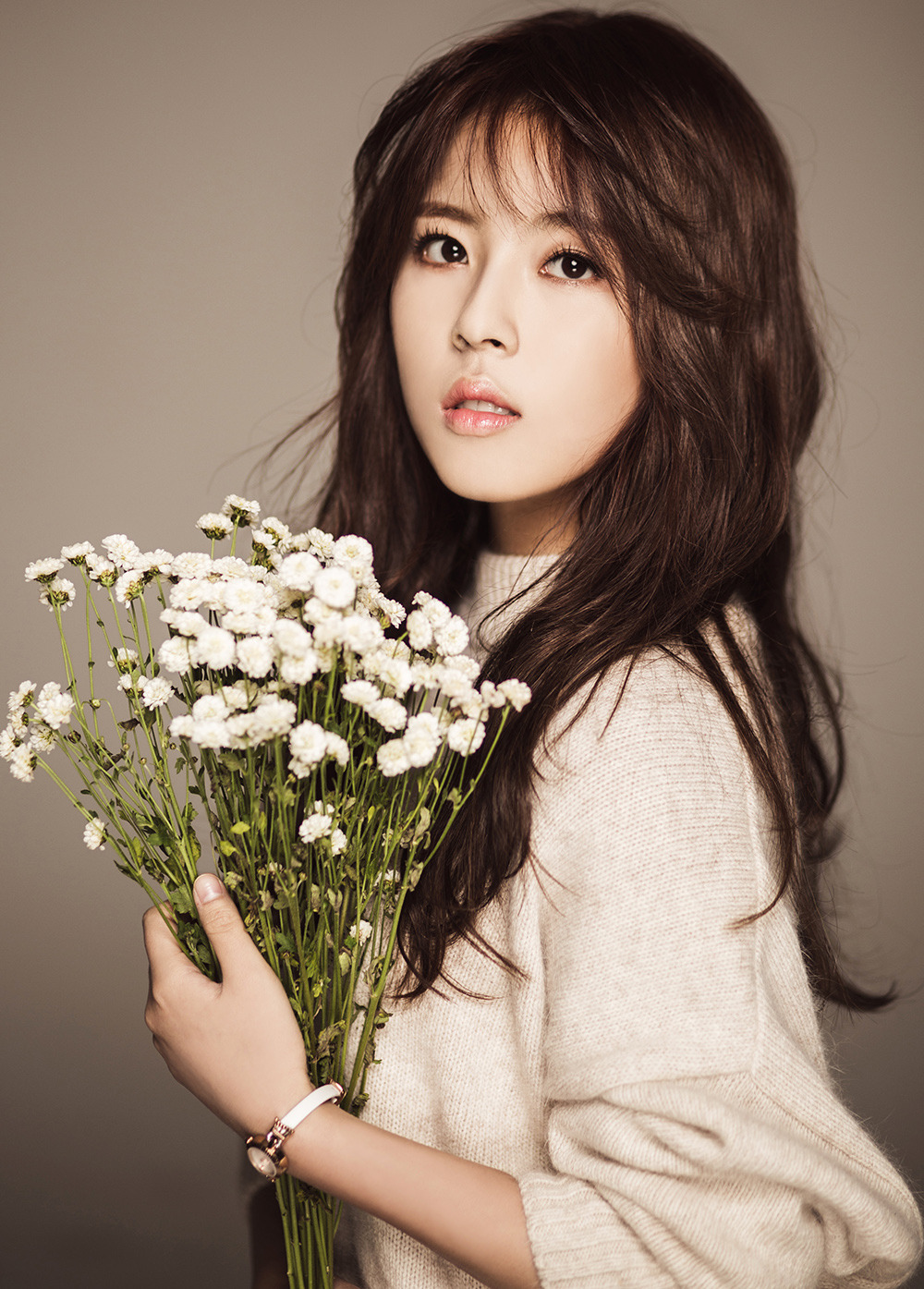 赵润真,是韩国tvn电视剧《 a target="_blank" href="/item/请回答