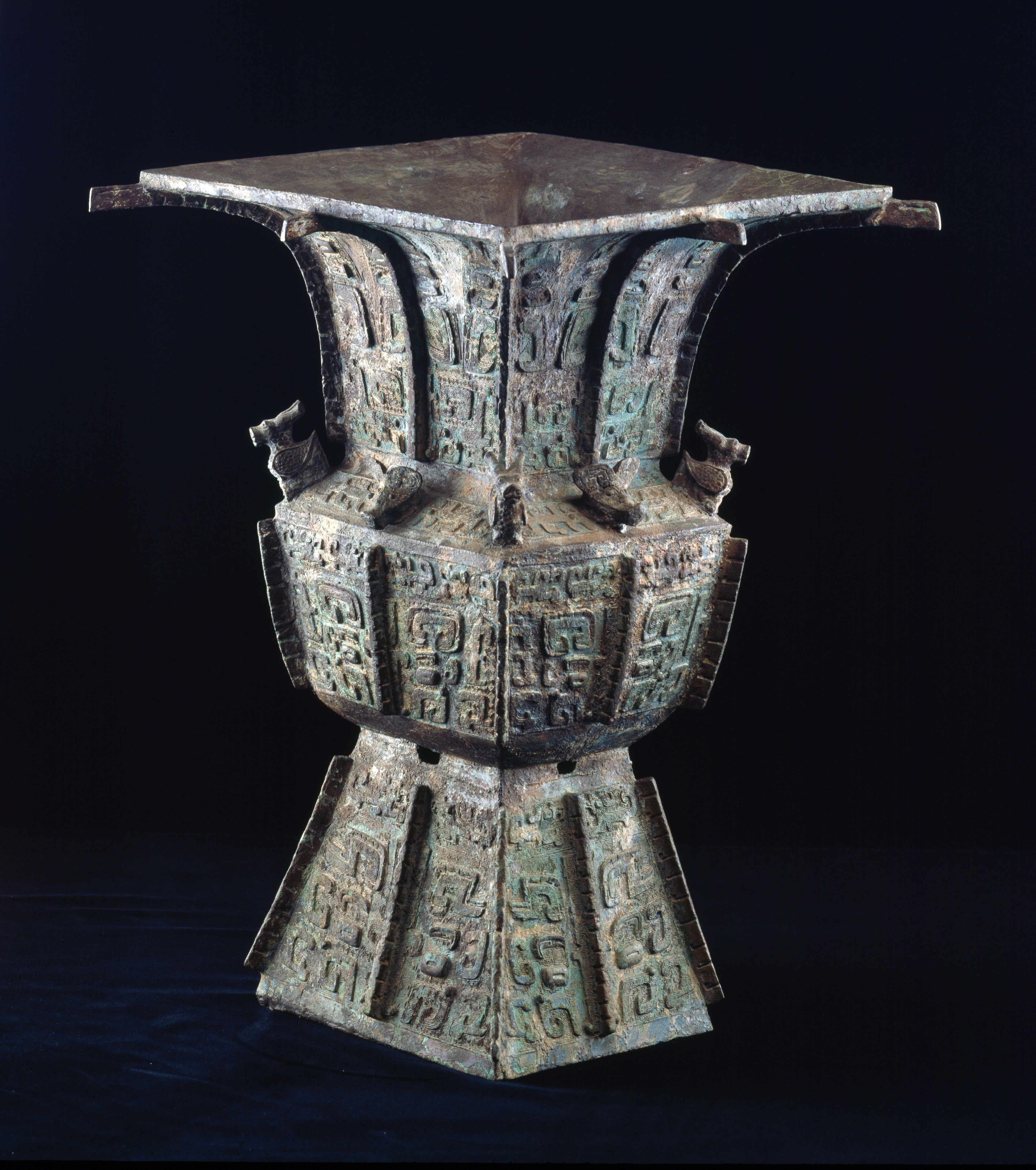 商兽面纹铜方尊