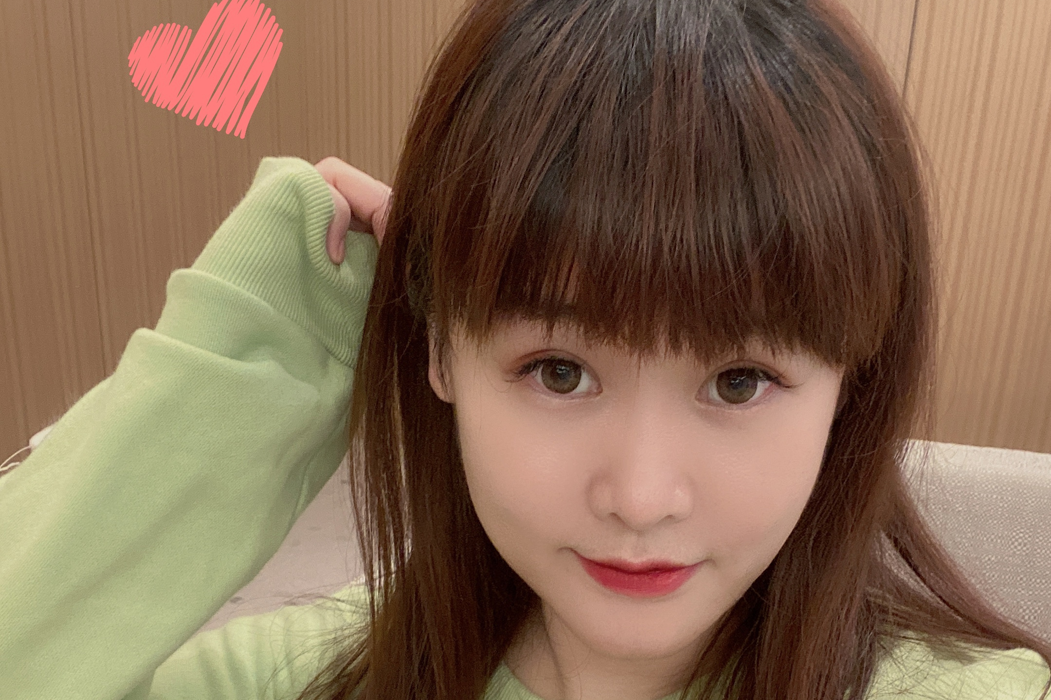 data-id="gnwnrh06hj">周晏齐,女,荣基国际(香港)的实际控制人,海澜