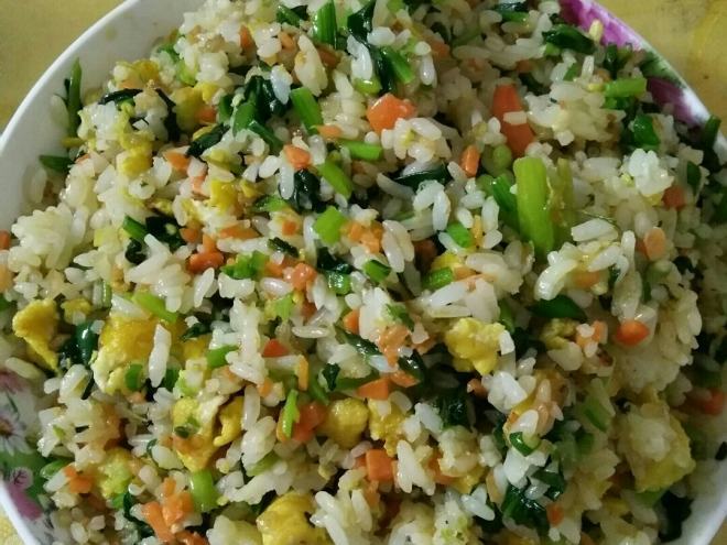 胡萝卜青菜肉蛋炒饭