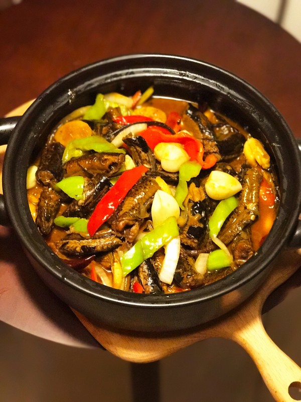  p>焖陈皮鳝段是一道由鳝鱼,陈皮等食材制成的食品. /p>