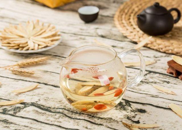 黄芪菊花枸杞茶