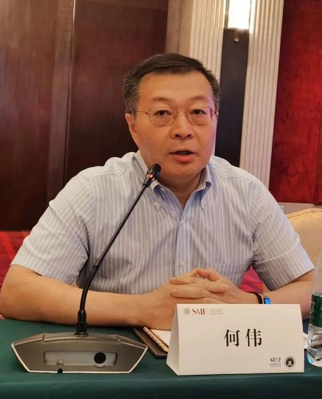 何伟