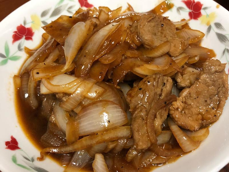  p>猪肉炒洋葱是一款 a href="#" data-lemmaid="10897939">菜肴 /a>