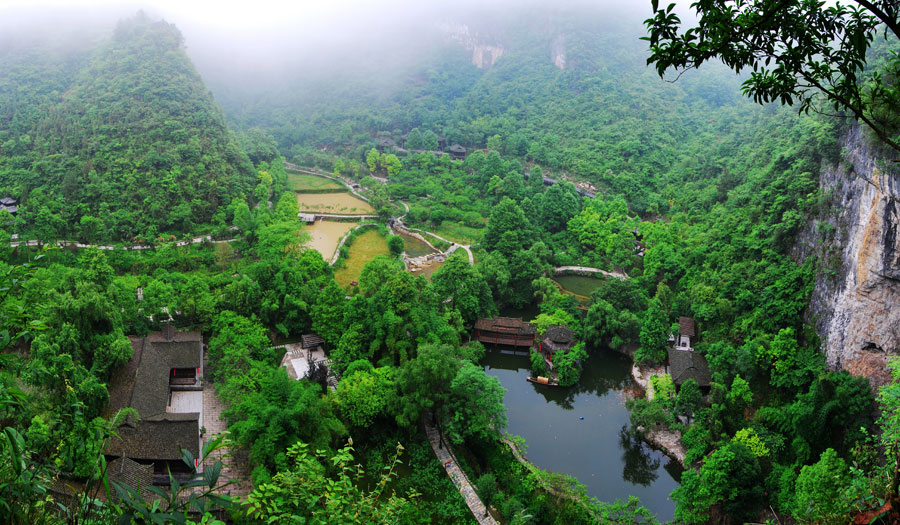  p>酉阳桃花源景区,位于重庆市 a target="_blank" href="/item/酉阳