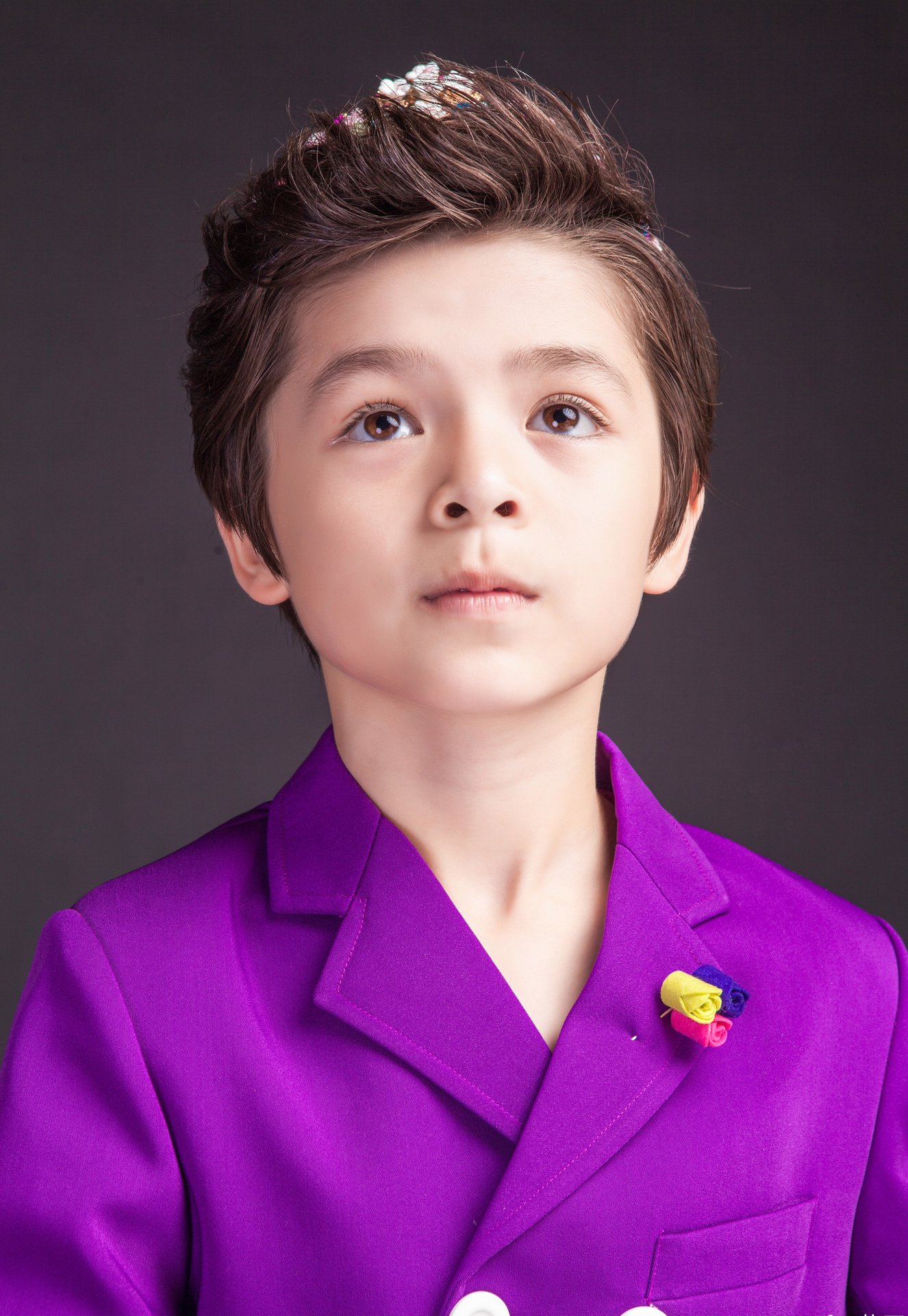 西蒙子,中英混血儿,2007年12月5日出生于