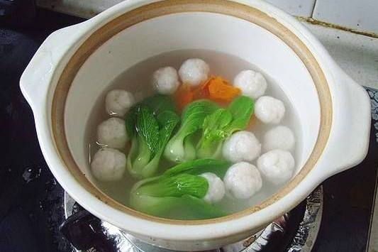  p>珍珠翡翠白玉汤是一道用白菜帮子,菠菜叶儿(翡翠),馊豆腐( a href=