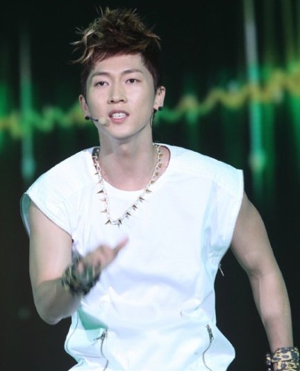  p>张佑赫(         ),1978年5月8日出生于韩国庆尚道大丘市.