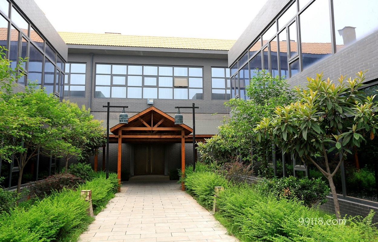  p>大秦温泉养生苑位于秦阿房宫遗址东北的秦始皇上天台遗址公园之内