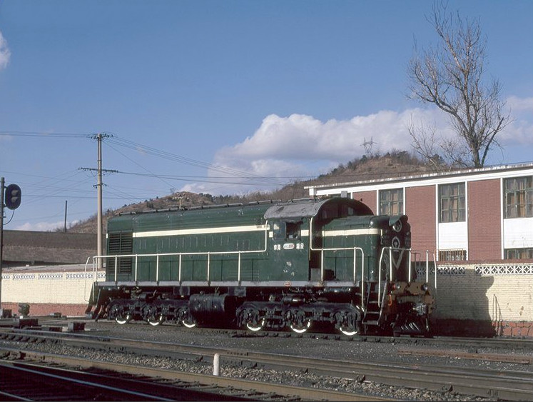  p> b>东风2型内燃机车 /b>(df2),原称 b>nd2型内燃机车 /b>,是 a