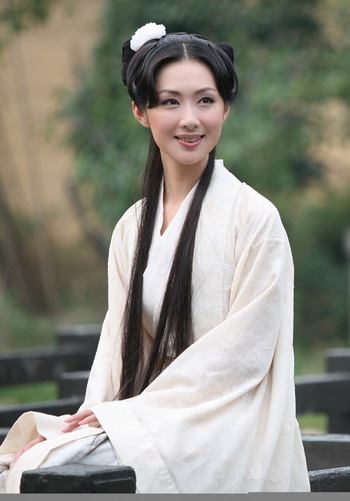 女,是电视剧《 a target="_blank" href="/item/活佛济公/8464014"