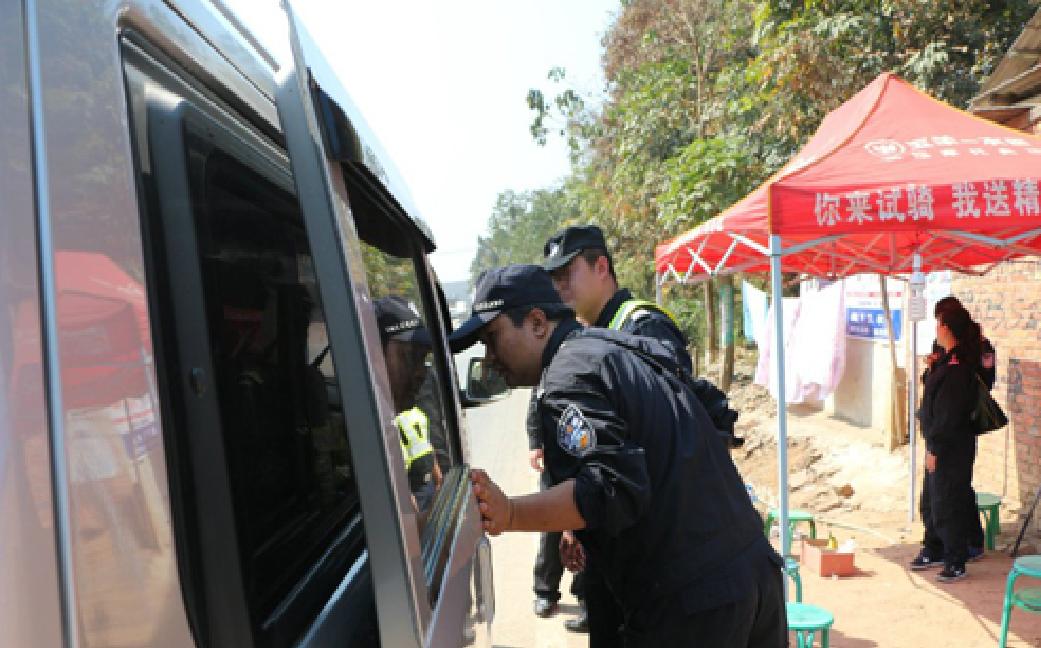 "11·04"景洪特大武装贩毒案