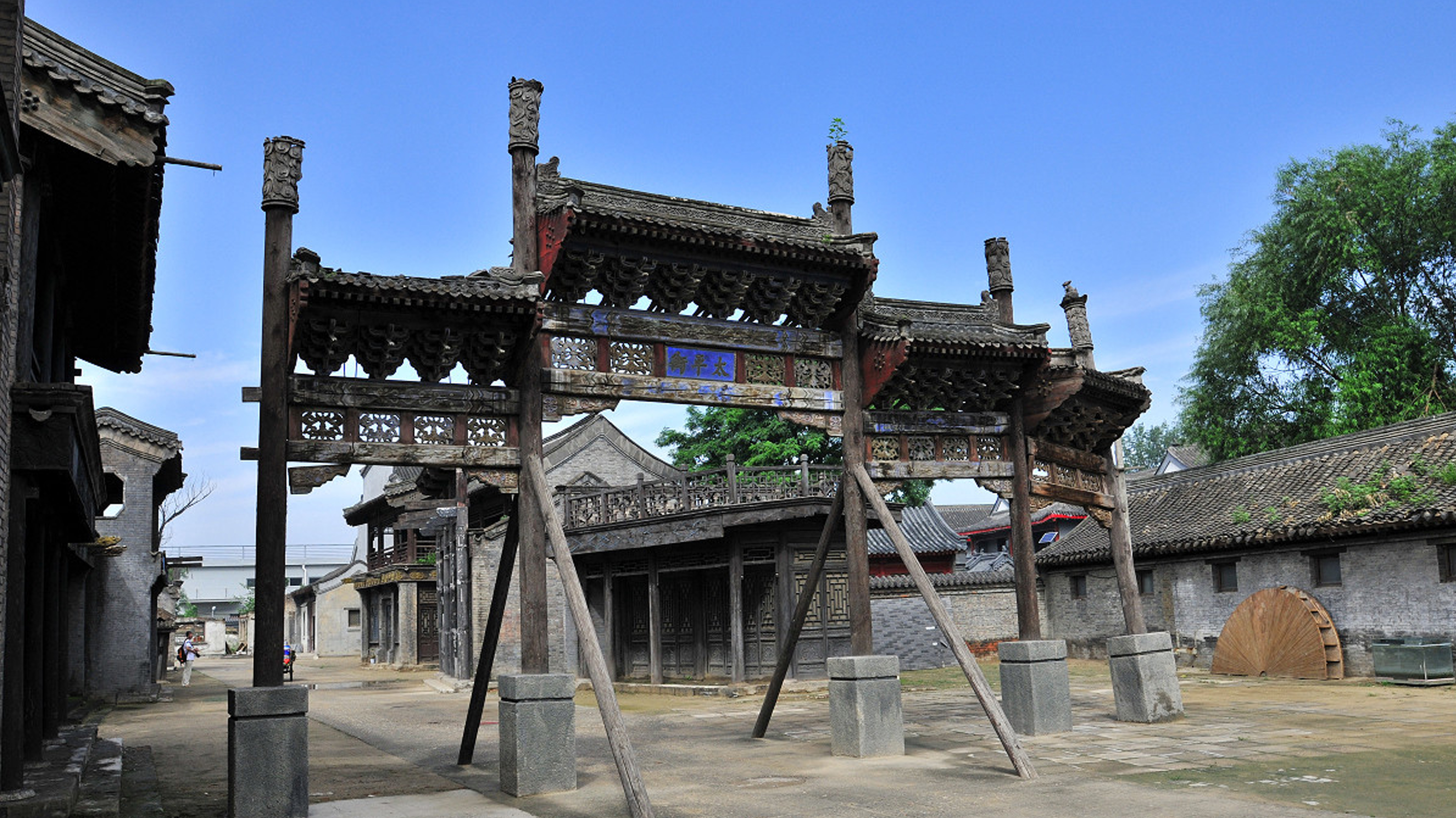 ">北普陀影视城,位于北京市大兴区瀛海镇,是一个集旅游观光,影视拍摄
