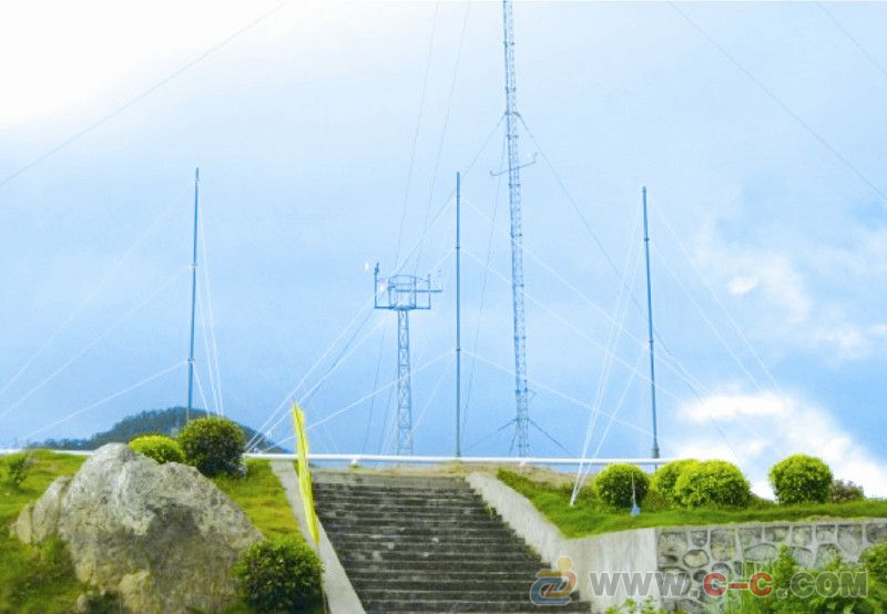 在第七届中国国际国防电子展览会上中国首次公开展出的"高频地波雷达"