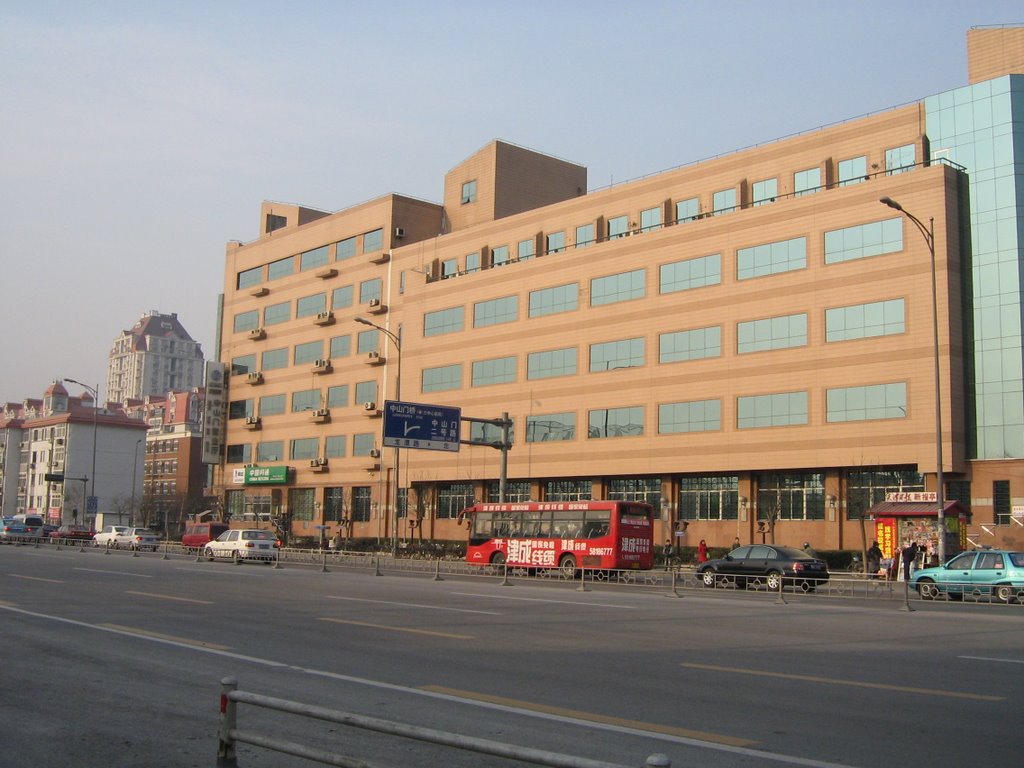 8403141">天津市河东区 /a>的一个住宅区,坐落于津塘公路上中山门桥旁