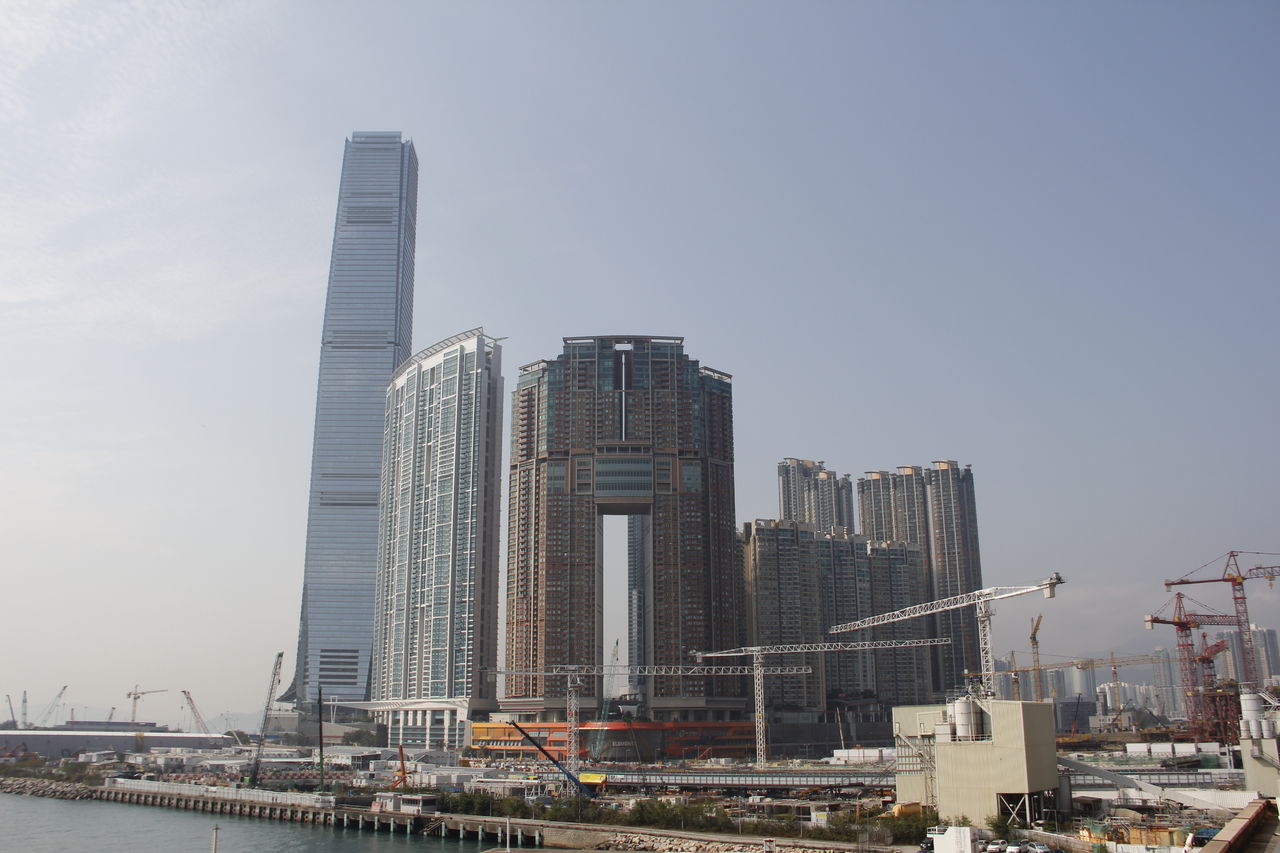  p>凯旋门是香港一豪华住宅物业楼盘,由 a href="#" data-lemmaid="