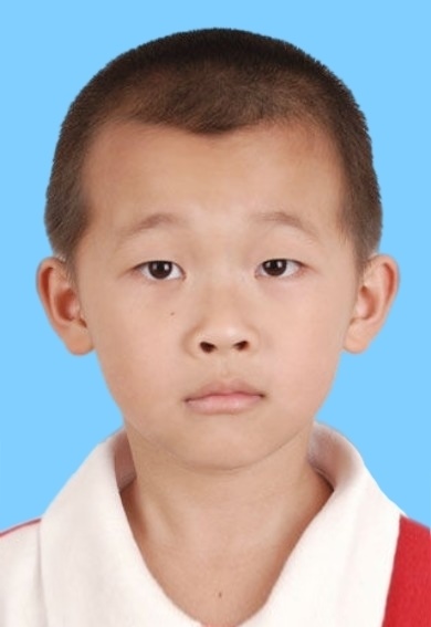 深圳宝安人,因四个月领到第二代居民身份证及其个性的名字,曾被宝安