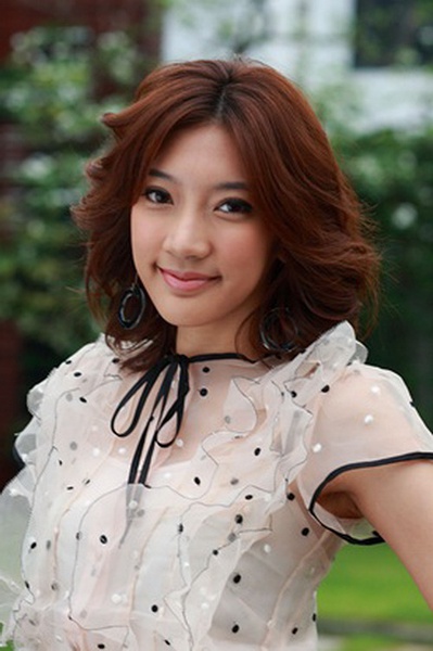 女演员,主要作品《 a target="_blank" href="/item/致命切割/7655378