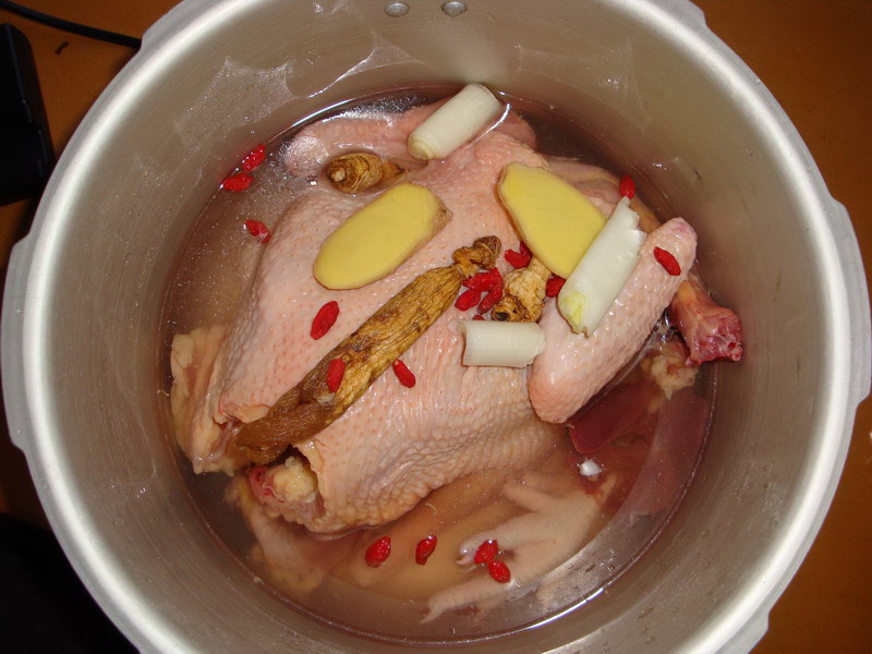 panax ginseng )学术名称朝鲜参,别直参(一般特指朝鲜半岛产的红参)