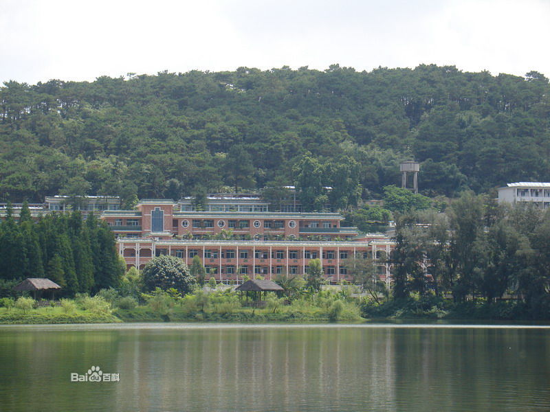  p>广东金融学院肇庆校区坐落在风景秀丽的 a href="#" data-lemmaid=