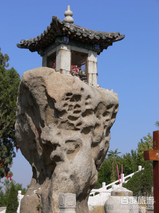 又名"邹峄山","邹山","东山",雄峙于"孔孟之乡"的山东省济宁市邹城市