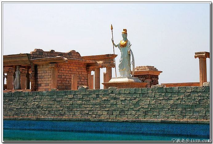  p>达蓬山主题乐园,乐园内总共设置有七个大区,一百多个项目.