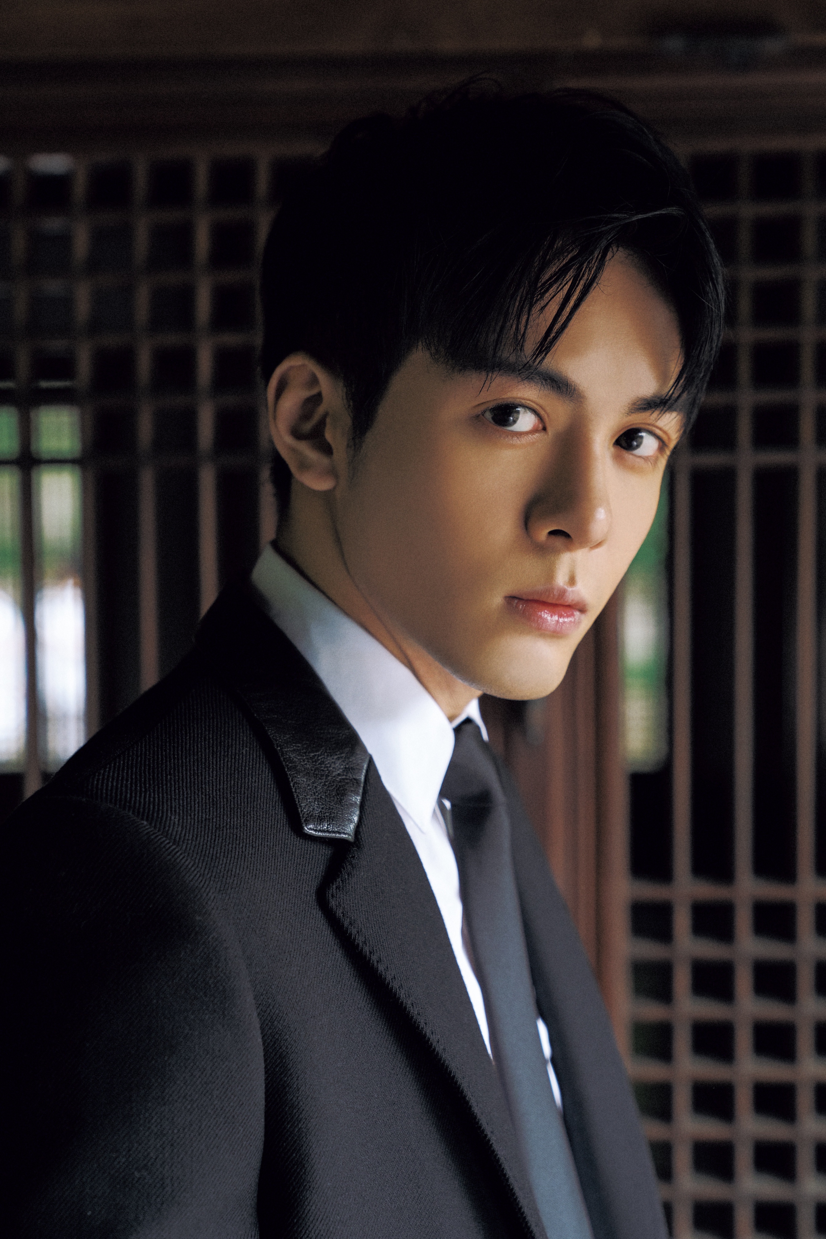 原名曾威航,1996年10月9日出生于广东省深圳市,中国内地影视男演员