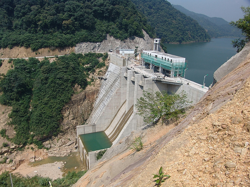  p>白沙水电站是万安溪梯级开发的第二级电站,坝址位于龙岩市白沙镇