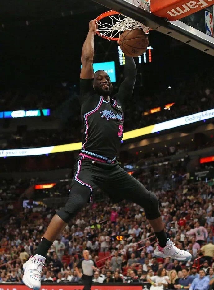  p>德怀恩·韦德(dwyane wade),1982年1月17日出生于美国 a target="