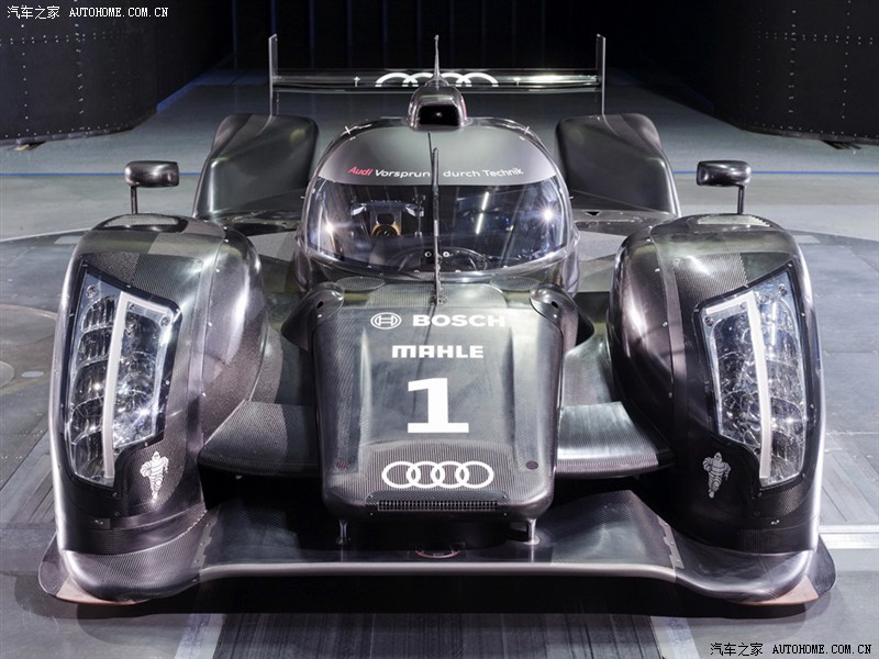  p>奥迪r18是一款奥迪品牌的赛车,采用超轻技术的一款tdi柴电混合动力