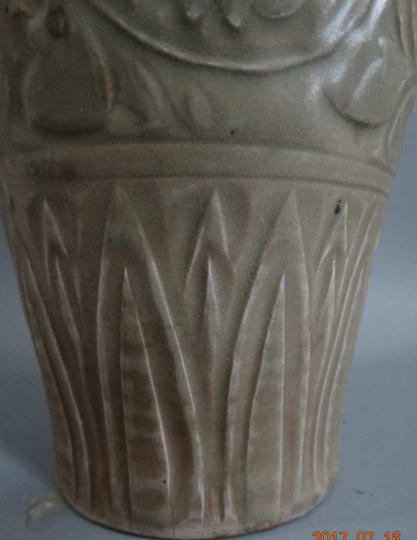 宋時代　耀州窑缠枝　花卉　长颈瓶　牡丹唐草文 花瓶 陶磁器 古美術品 旧家蔵出し 宋時代 耀州窑缠枝 花卉 长颈瓶 牡丹唐草文 花瓶 陶磁器 古