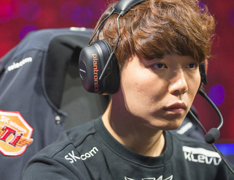  p>张庆欢,1991年2月12日出生于韩国,游戏id:marin,韩国《 a href="#"