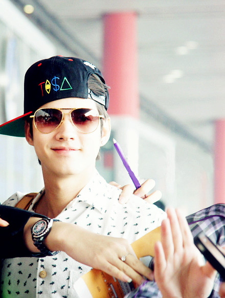  p>马里奥·毛瑞尔(mario),1988年12月4日出生于泰国曼谷,中德混血