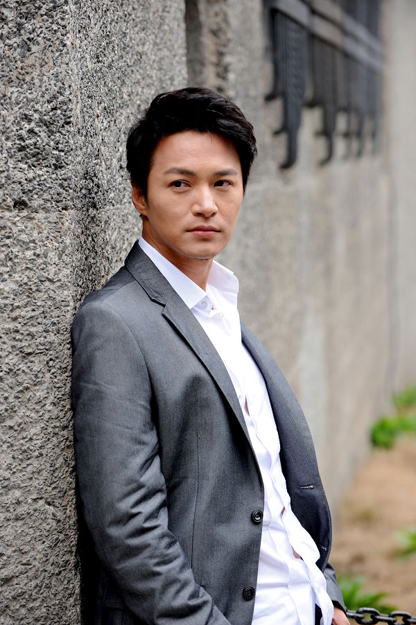  p>郑国霖(曾用名:郑瑞晓,郑乙霖),1976年5月27日出生于上海市,中国